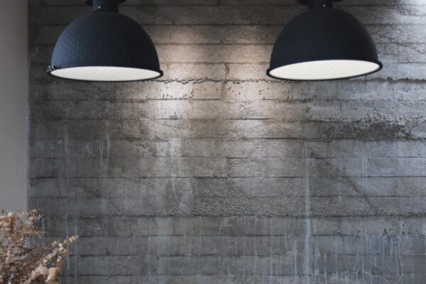 Jakie oświetlenie do industrialnego wnętrza wybrać?